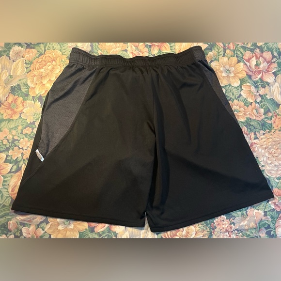 CHAMPION PERFORMANCE SHORTS - Picture 2 of 3
